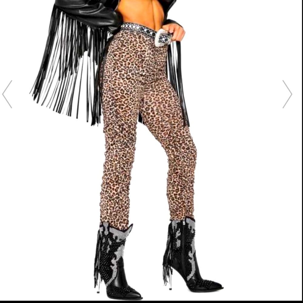 leopard print ruched leggings